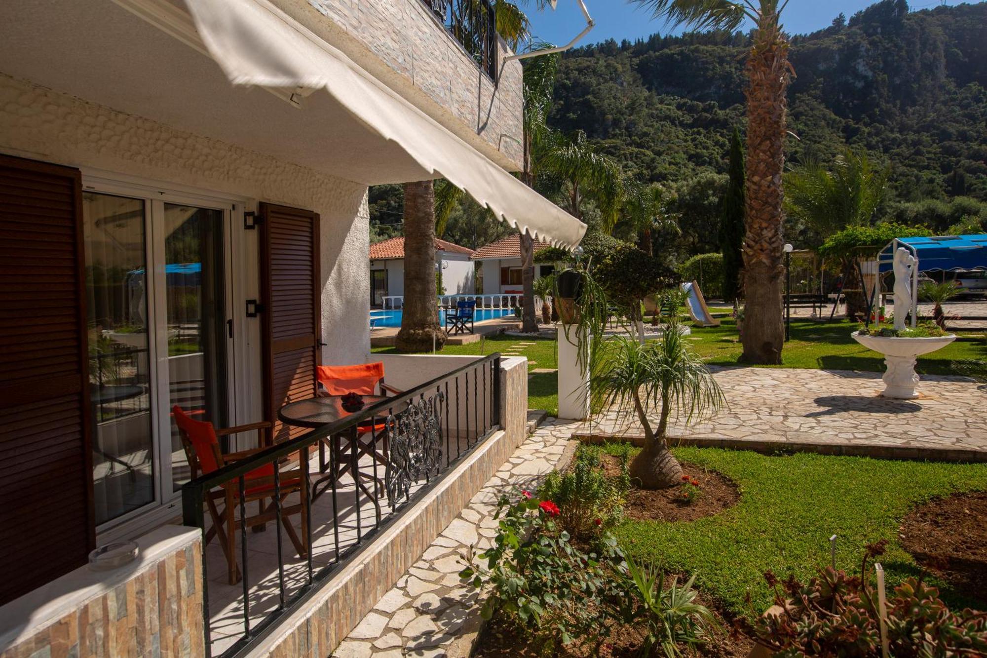 Villa Dimitris Apartments & Bungalows Frínion المظهر الخارجي الصورة